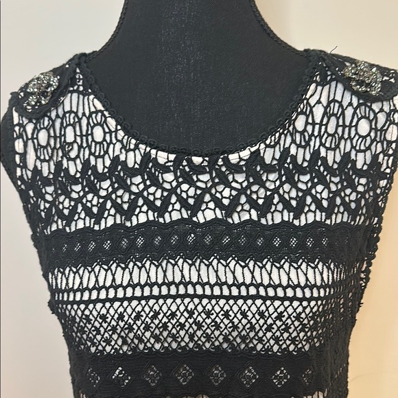 Black Mini Sheath Dress Sleeveless for Night Out with Crew Neck - Picture 3 of 9